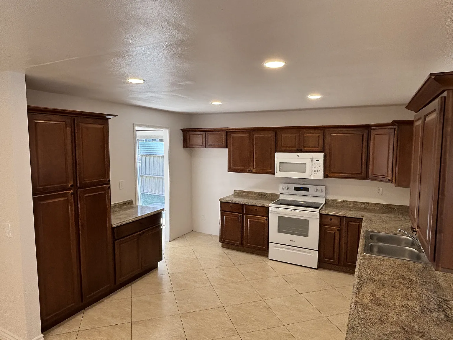 388 Hilltop Dr - N/A — Photo 4