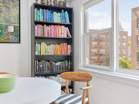 4th image of 101 W 12th St APT 5T