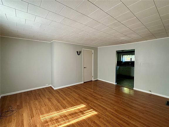 4th image of 704 Purdum St