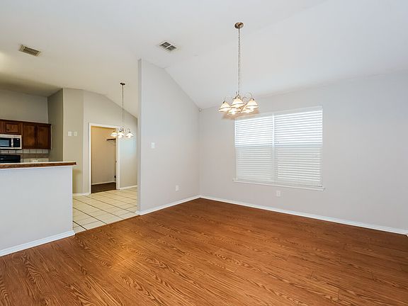 5th image of 3020 Meadowbrook Dr