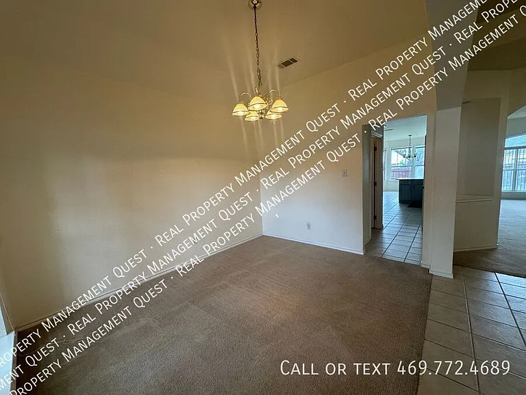 5149 Lauren Ln — Photo 5
