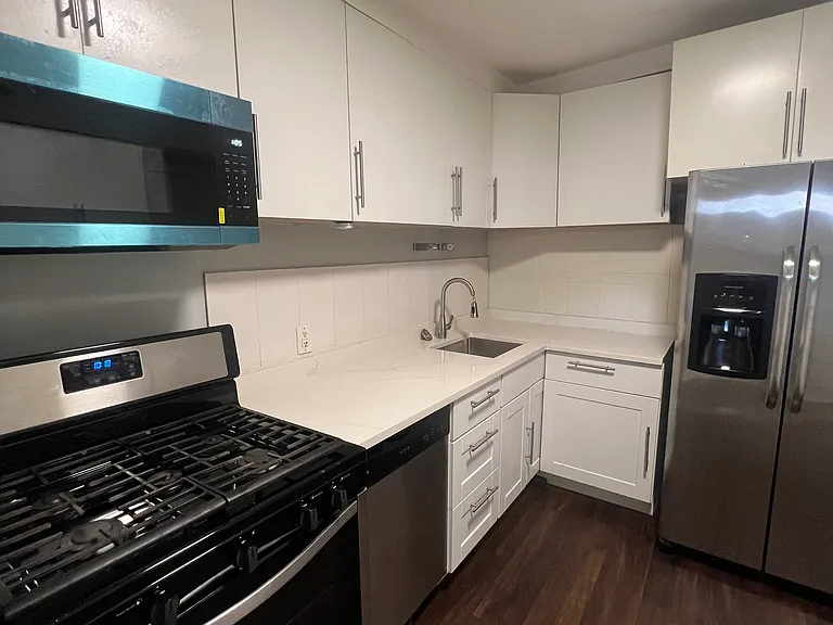 3511 W Dickens Ave #1 — Photo 2