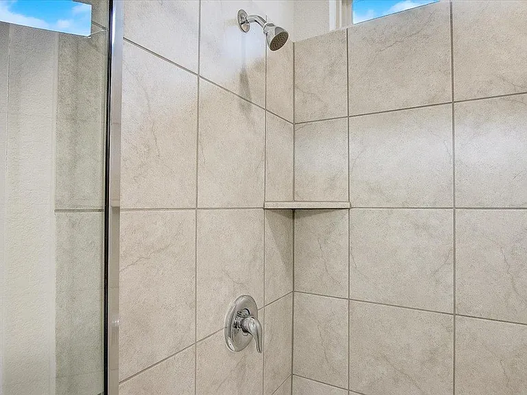 108 Peruvian Ln — Photo 32
