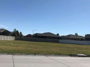 1815 Meadow Rd, Grand Island, NE 68803