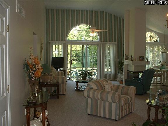 4th image of 30 Greenward Way N