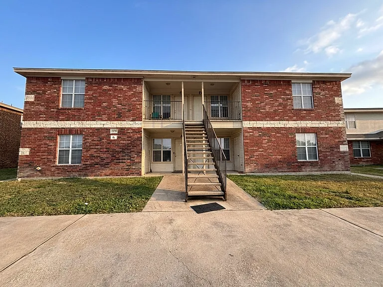 406 Brittney Way — Photo 16