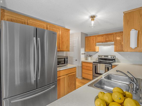 3rd image of 156 NE Skylar St