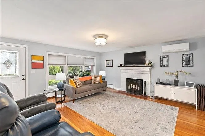 4 bed, 1957 sqft, $4,000 — Photo 4