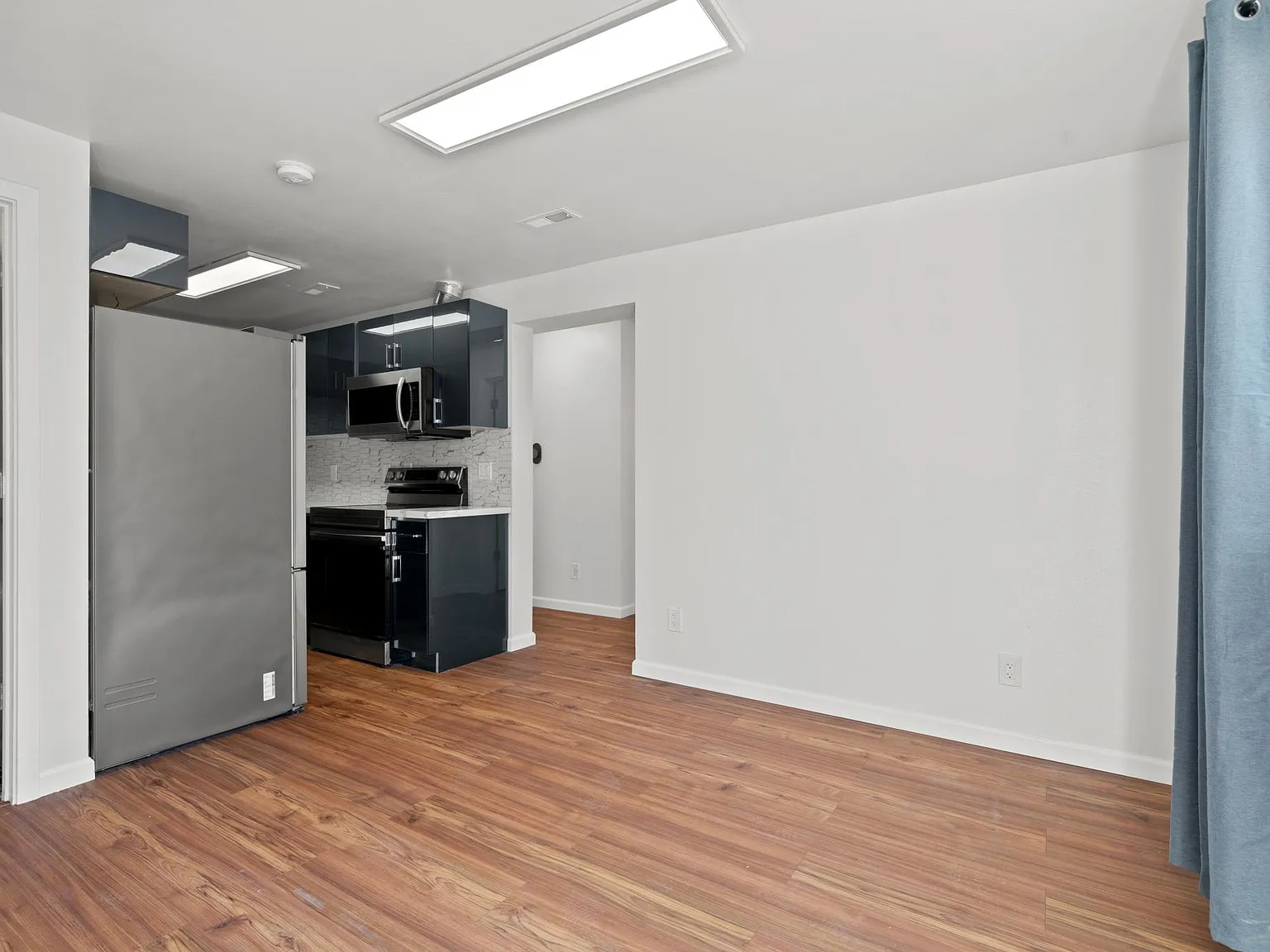 3 bed, 1000 sqft, $1,800 — Photo 3