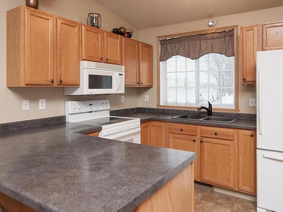 3rd image of 1812 Huntington Ct