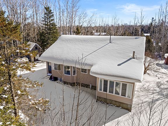 4th image of 20 Cape Hurd Rd