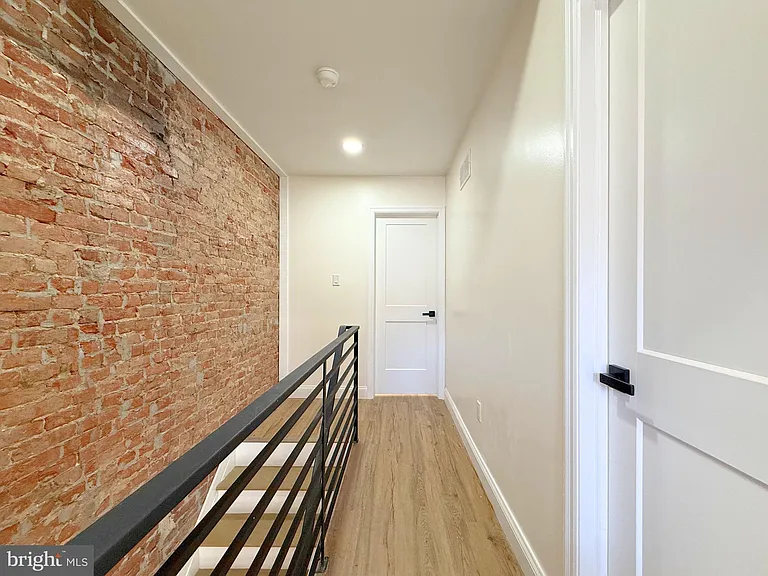2762 Martha St — Photo 11