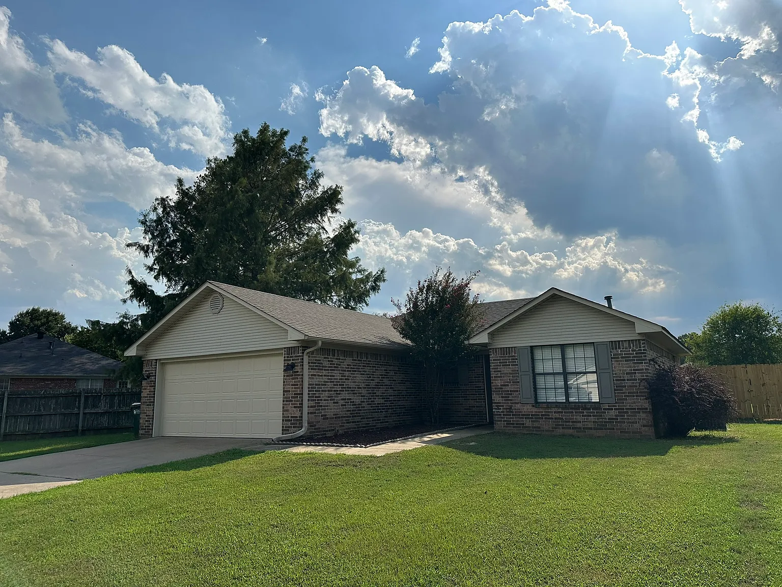 3 bed, 1141 sqft, $1,400 — Photo 1