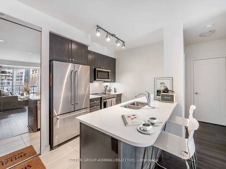 825 Church St #301 — Photo 2
