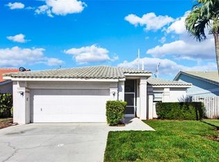 1303 Naples Lake Dr, Naples, FL 34104