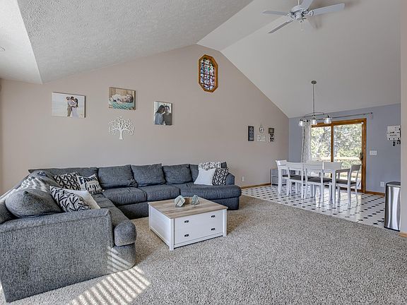 3rd image of 111 Woodbury Cir