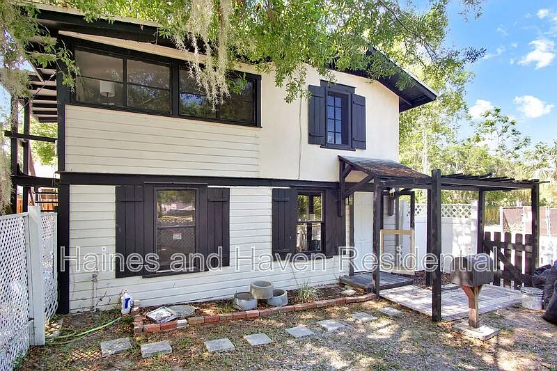 Building Photo - 658 Avenue B NW