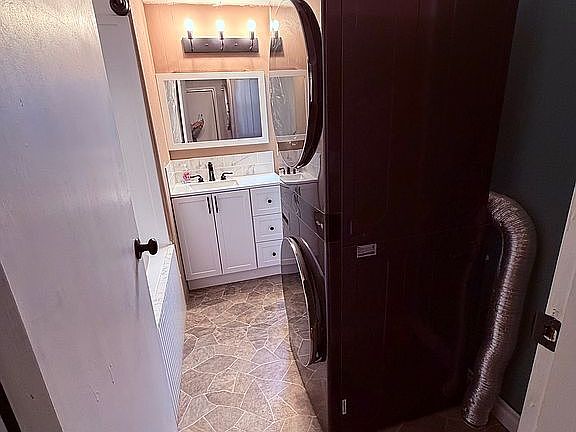 4th image of 755 NE Circle Blvd Unit 43