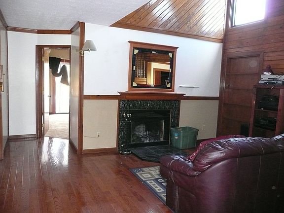 4th image of 184 Sylvan Dr
