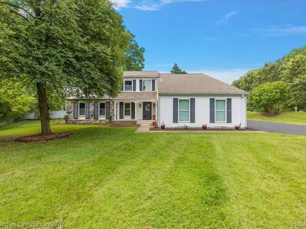 4069 Harbor Vista Dr, Orchard Lake, MI 48323