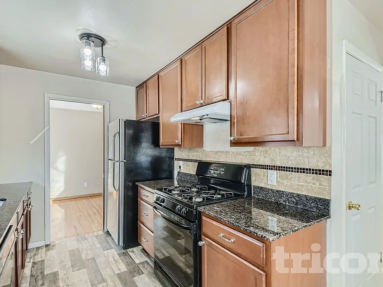 3701 Woodbine Ln N — Photo 6