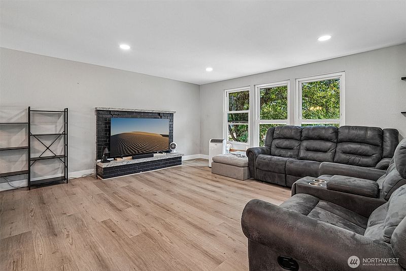 3rd image of 1705 161st Street S