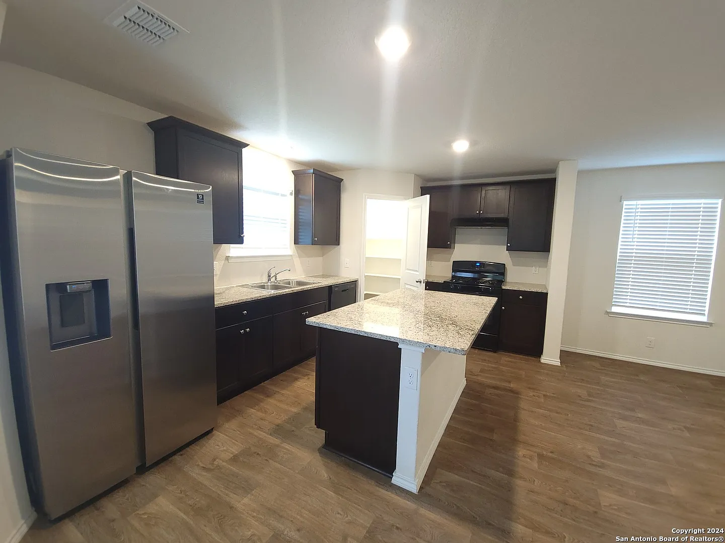 3 bed, 2.5 bath, 1602 sqft, $1,700 — Photo 4
