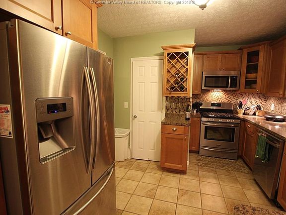 4th image of 421 Highland Ave