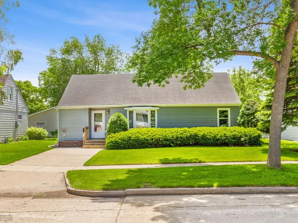 1910 12th Ave S, Fargo, ND 58103