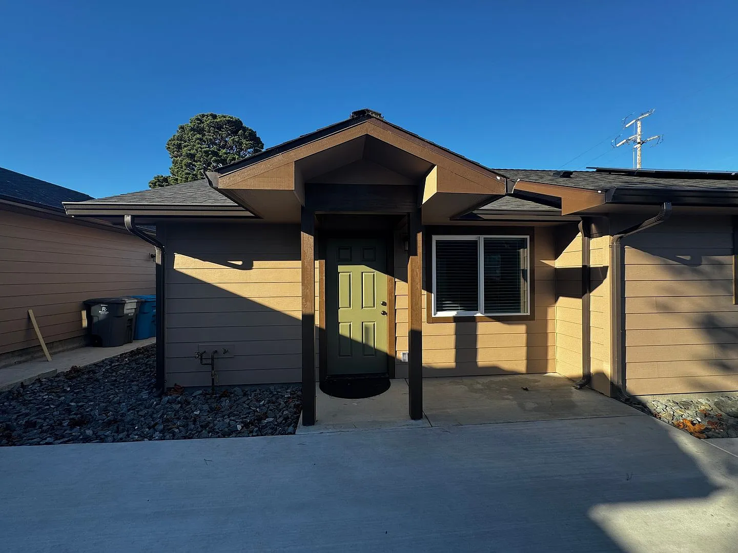 (1X) 3216 California PRM:Renee  — Photo 1