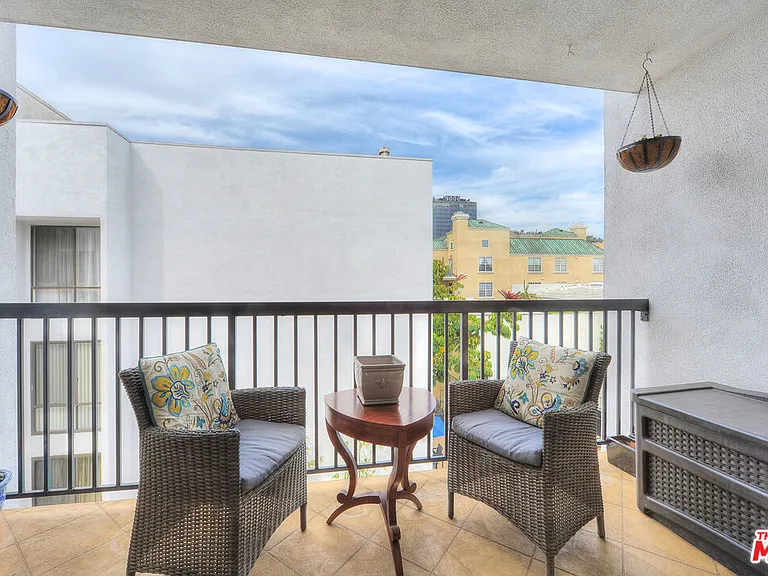 906 N Doheny Dr #512 — Photo 6