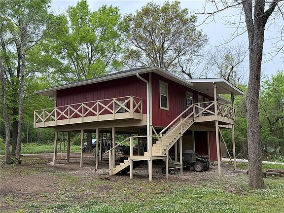 2nd image of 209 Pecan Dr