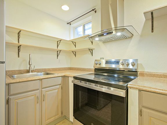 5th image of 7079 S Curtice St #Basement