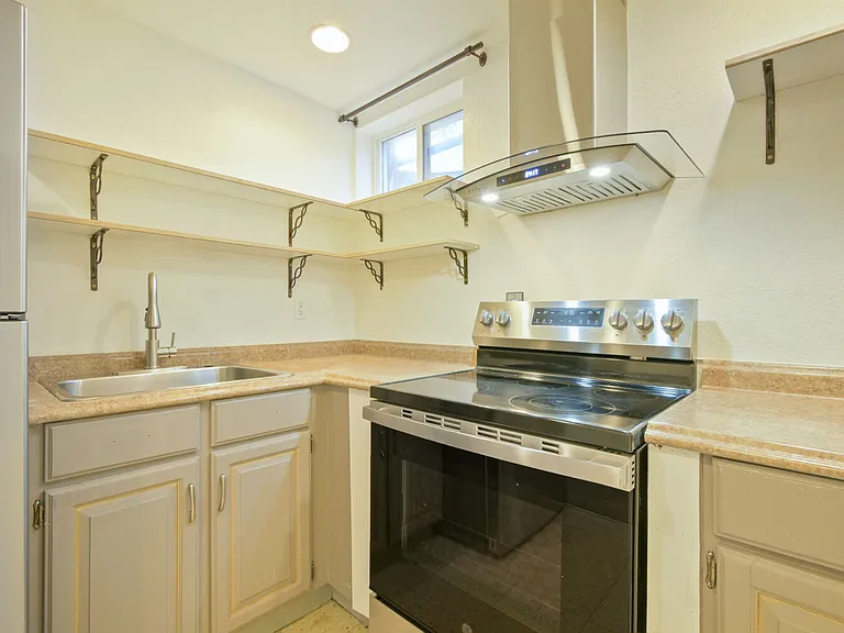 7079 S Curtice St #BASEMENT — Photo 5
