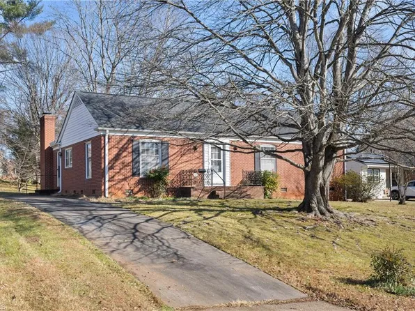 137 Flintfield Dr, Winston Salem, NC 27103