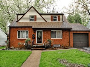 352 Billington Rd, Teaneck, NJ 07666