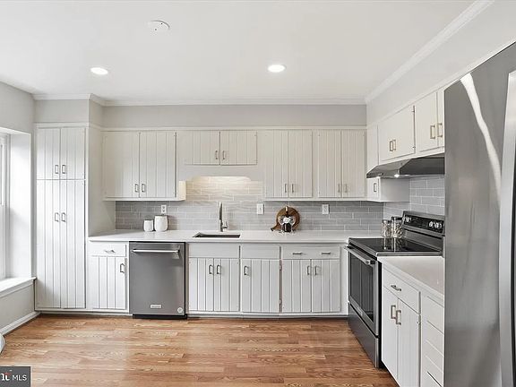 5th image of 4851 Sangamore Rd #25