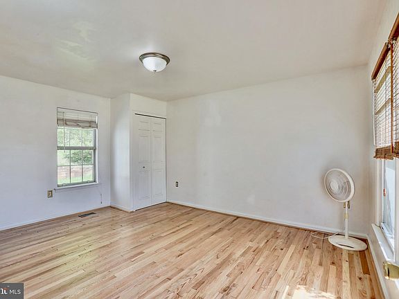 3rd image of 6 Blackbird Ct