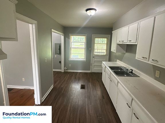 3rd image of 2324 Slocum Ave
