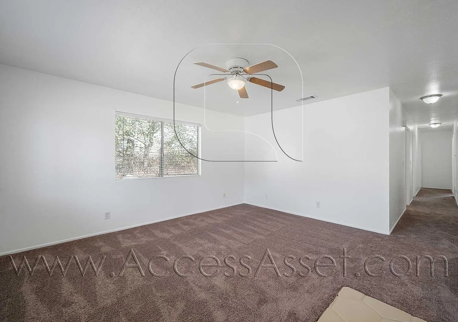Charming 4 Bed/2 Bath home With A Spacious Yard! — Photo 3