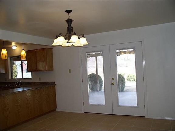 spacious dining room