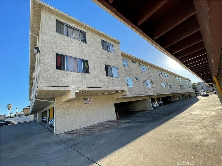 8800 Cedros Ave #111 — Photo 40