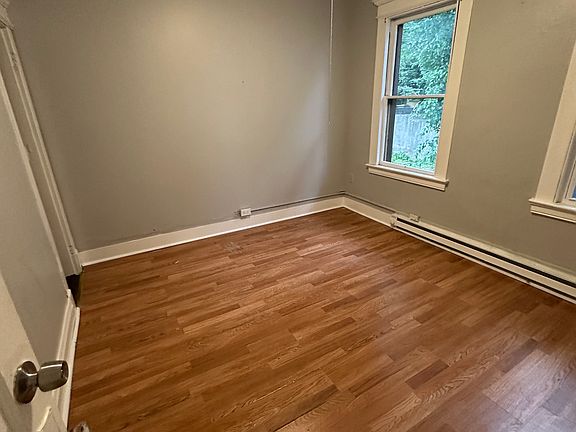 4th image of 35 Webb St #22