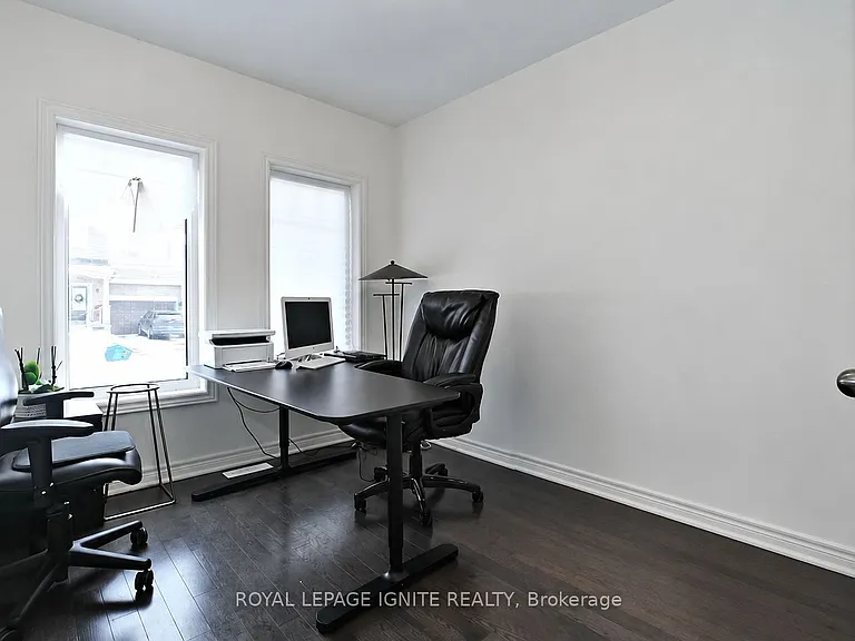 28 Foxberry Rd — Photo 6