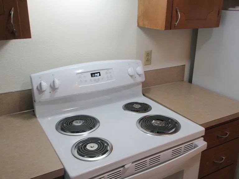 One Bedroom Apartment Close to Downtown — Photo 5