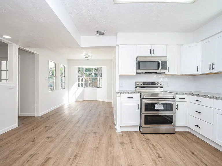 7703 Braesridge Ct — Photo 12