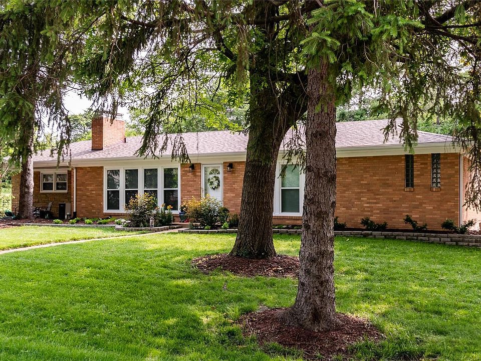 Welcome to 136 Wenneker Drive in Tanglewood Subdivision