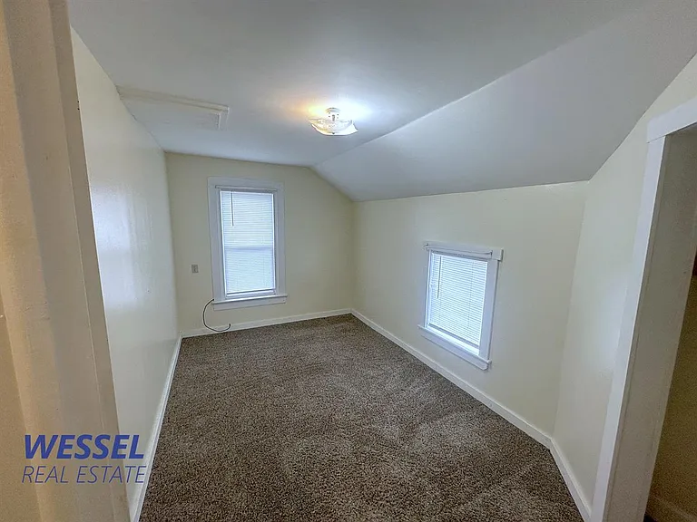 902 N Vernon St — Photo 11