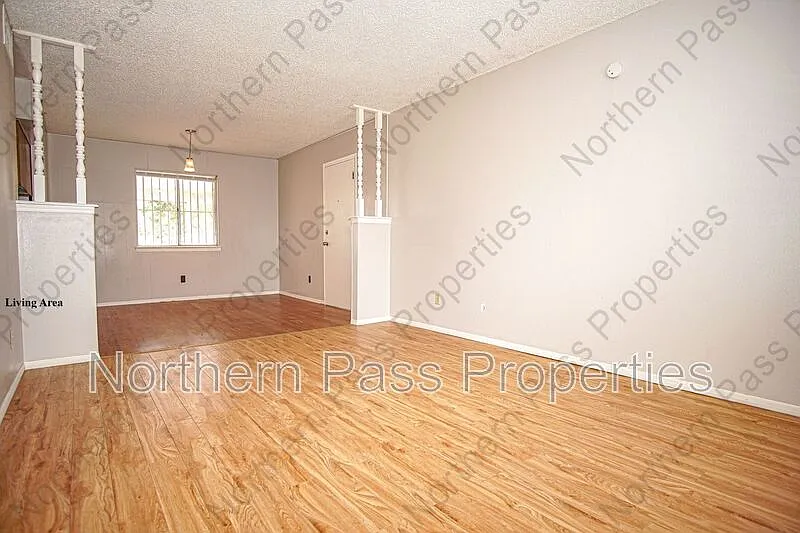 3 bed, 2.0 bath, 1070 sqft, $1,325 — Photo 3