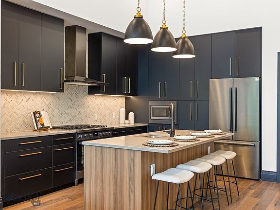 3rd image of 315 N Tracy Ave #106